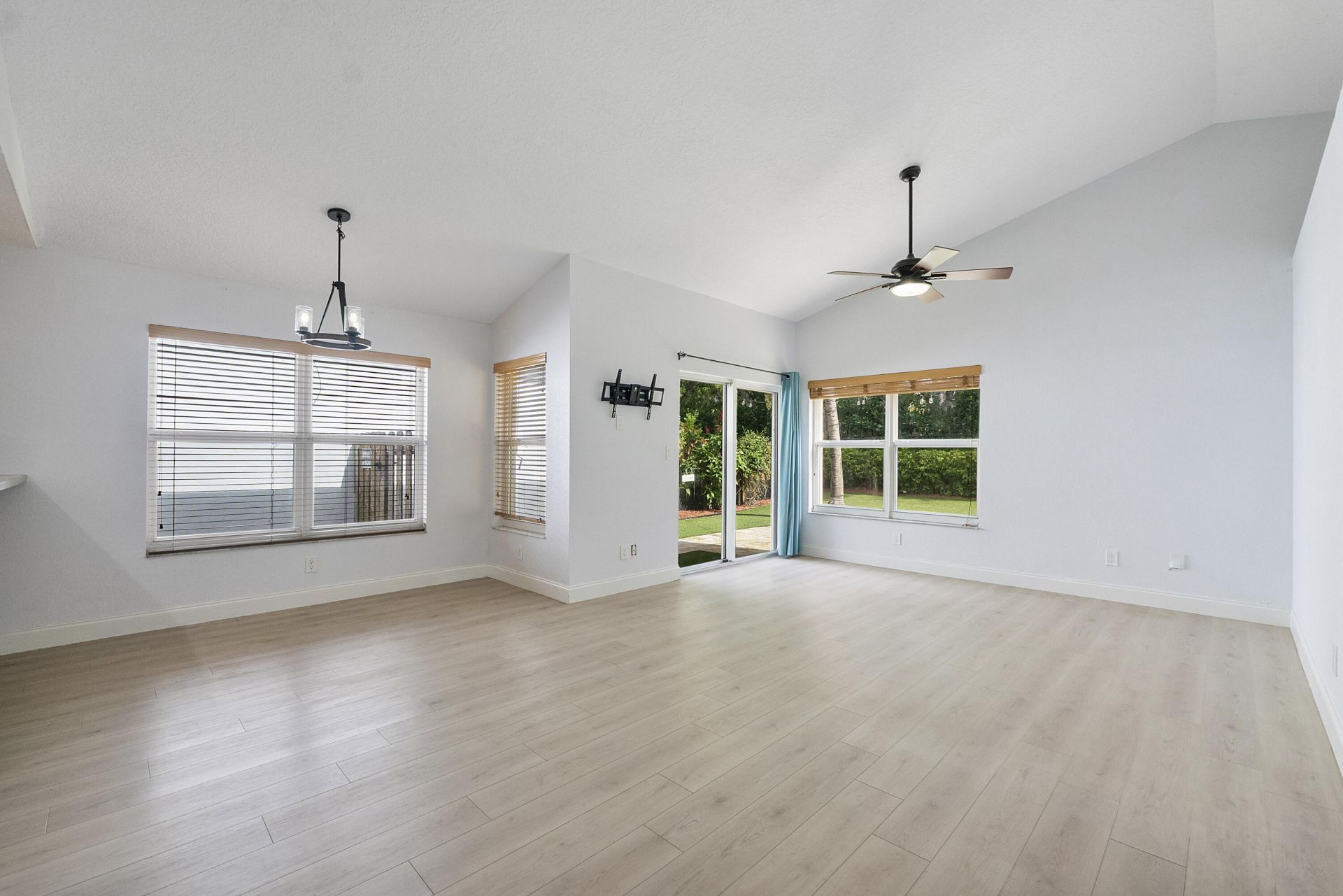 8821 Lake Park Circle N, Davie, FL 33328 Photo