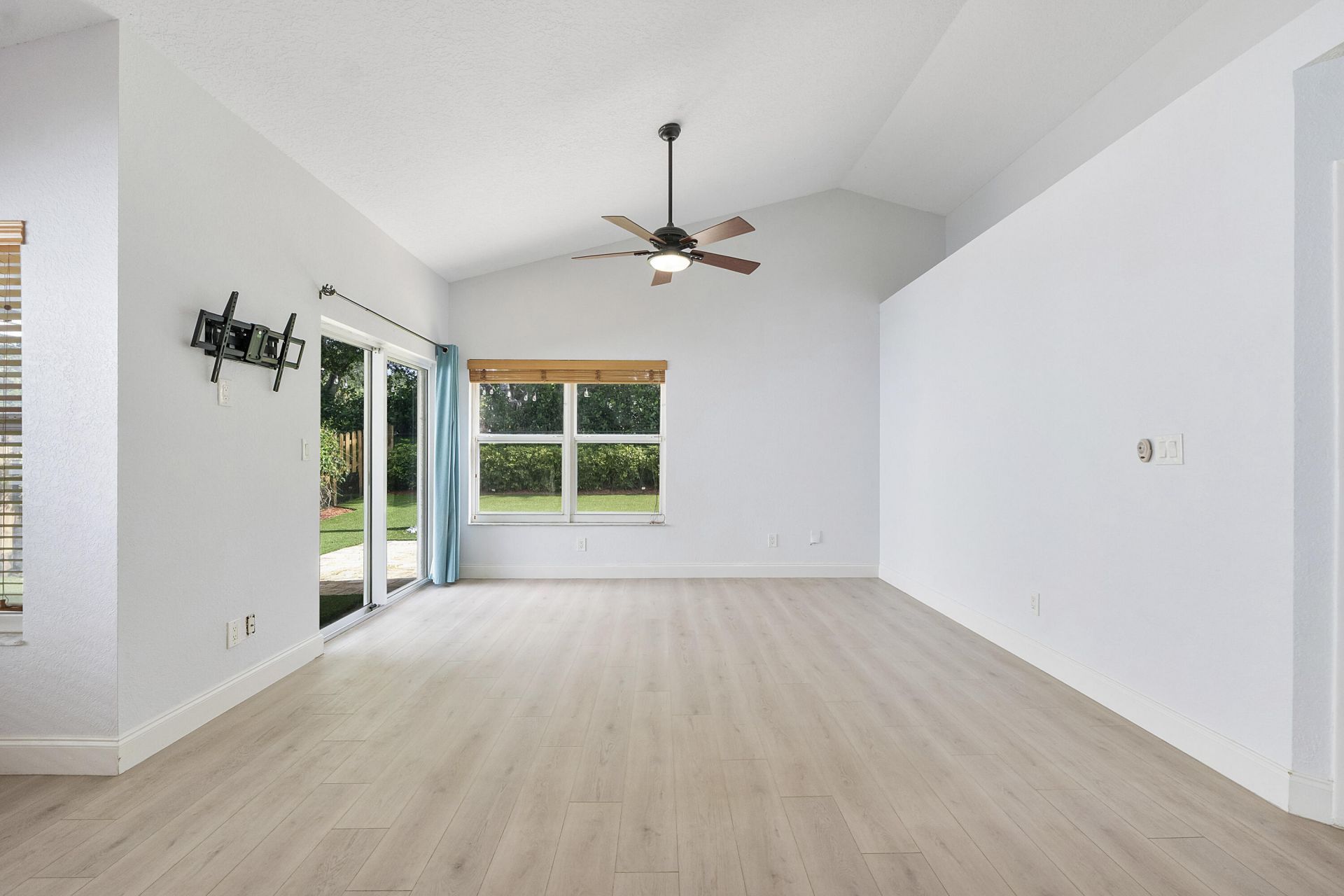 8821 Lake Park Circle N, Davie, FL 33328 Photo