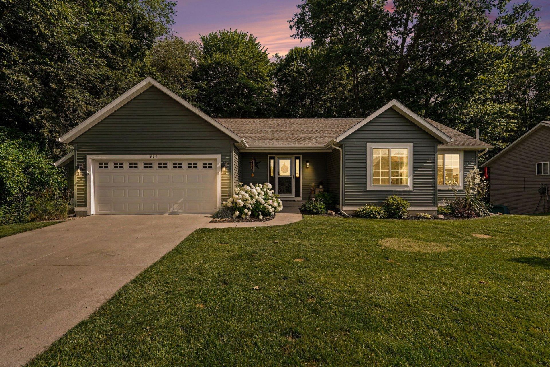 944 Oak Brook Court, Middleville, MI 49333 Main Photo