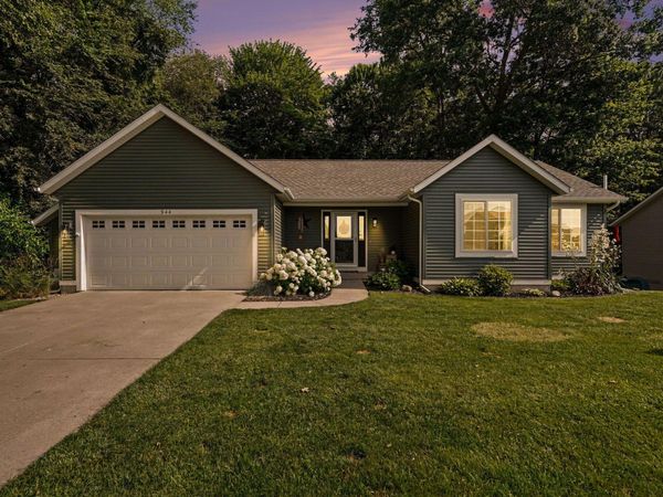 944 Oak Brook Court, Middleville, MI 49333