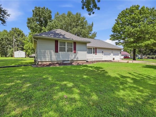 300 W Arctic Street, Kingsville, MO 64061