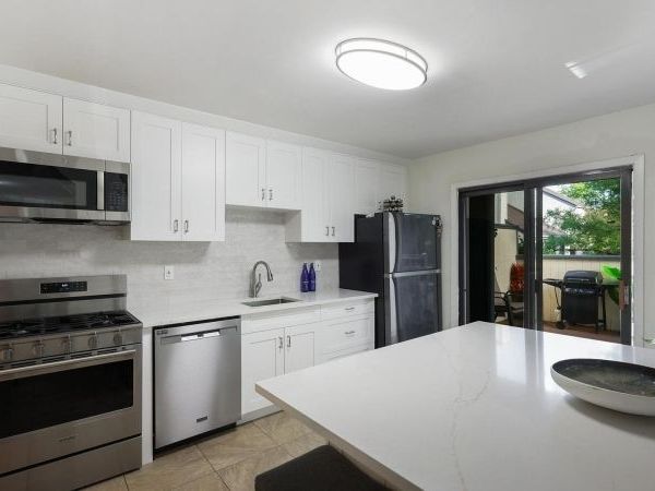 288 Crabtree Ct, Bernards, NJ 07920
