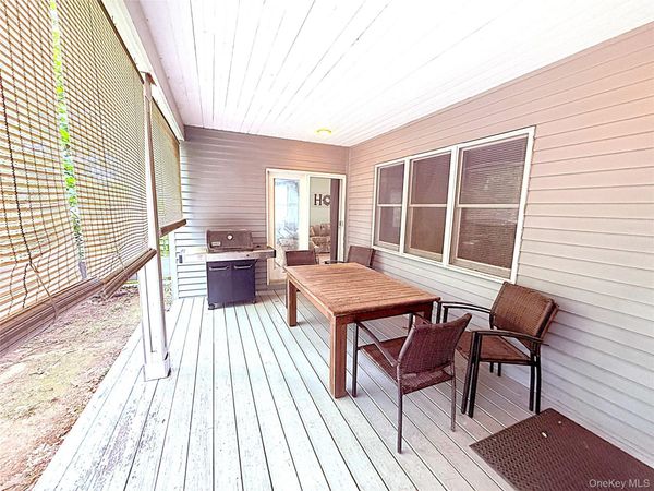 523 Hellwig Lane , West Islip, NY 11795