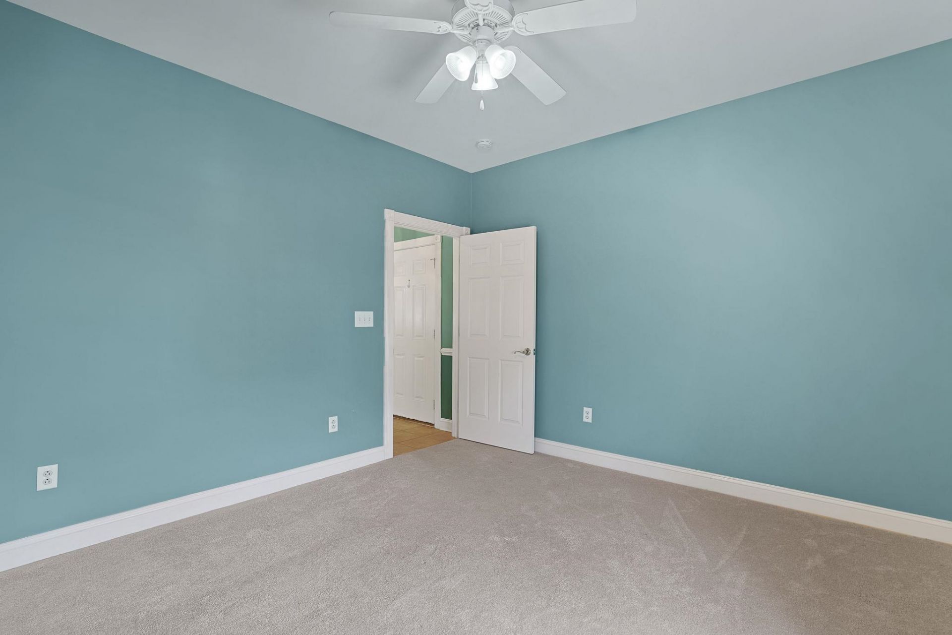 4875 Luster Leaf Circle  Photo 25