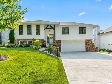 2105 S 163rd Circle, Omaha, NE 68130
