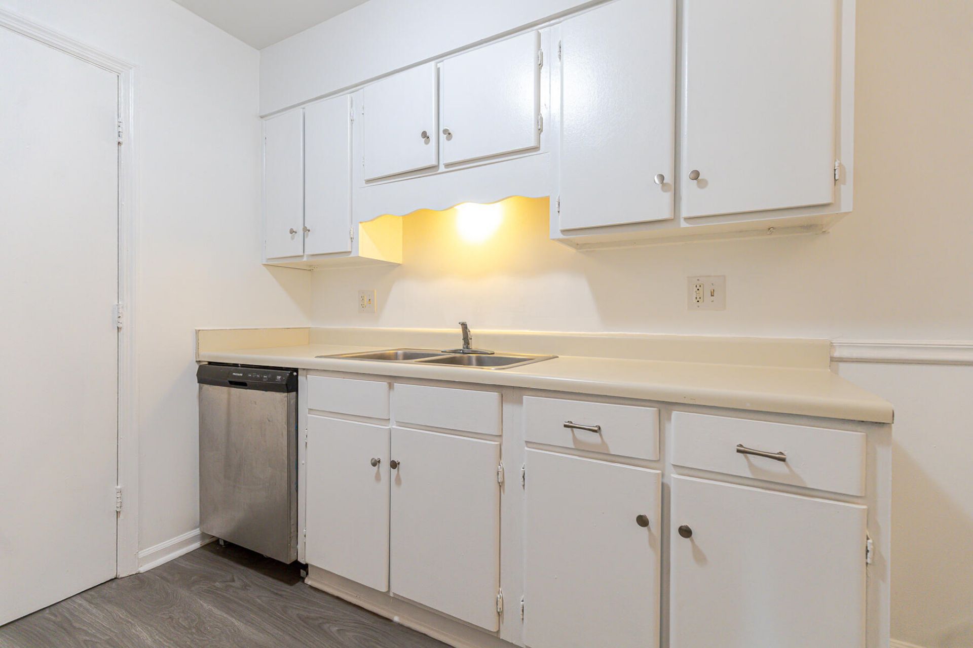 1402 Camp Road Photo 21