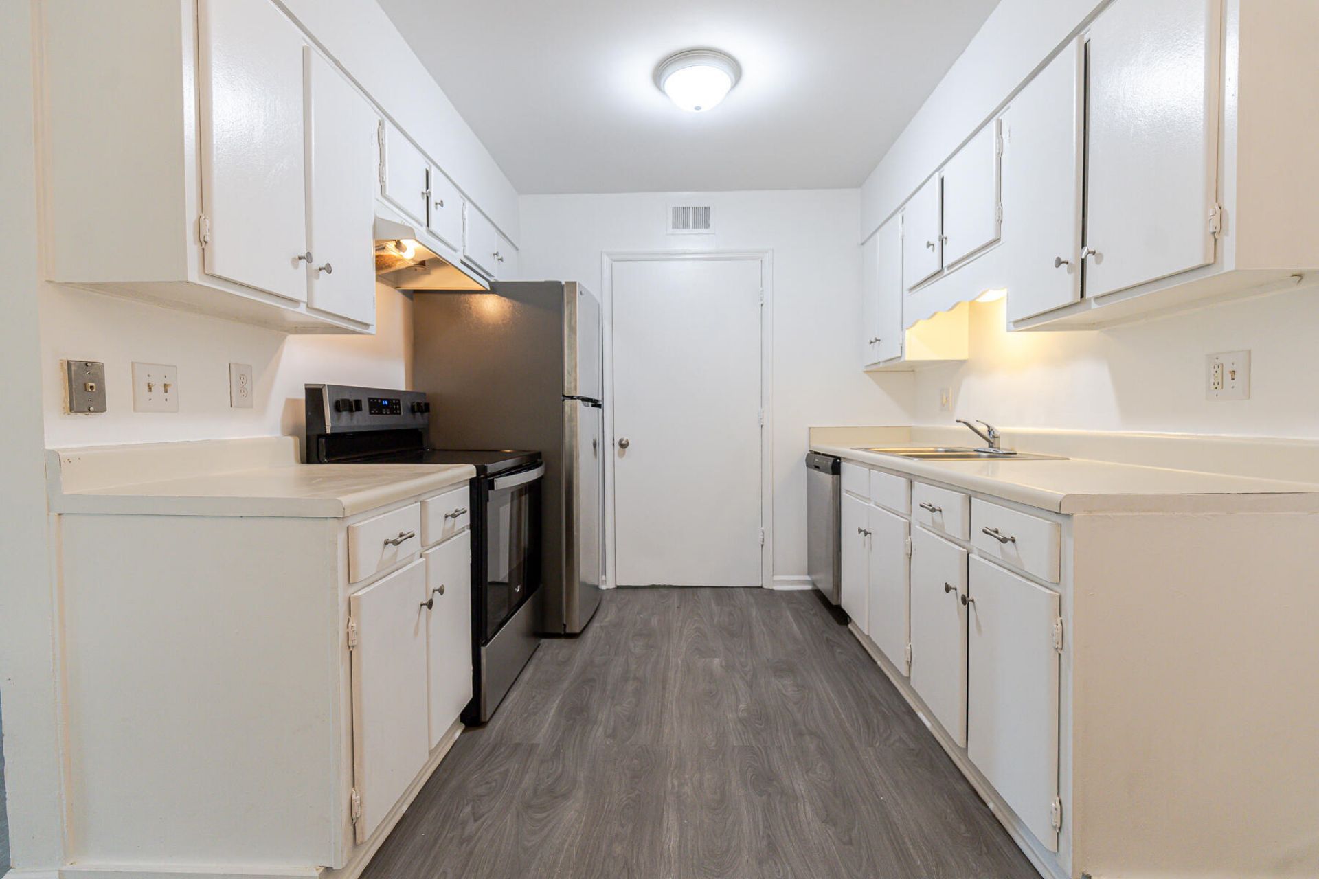 1402 Camp Road Photo 22