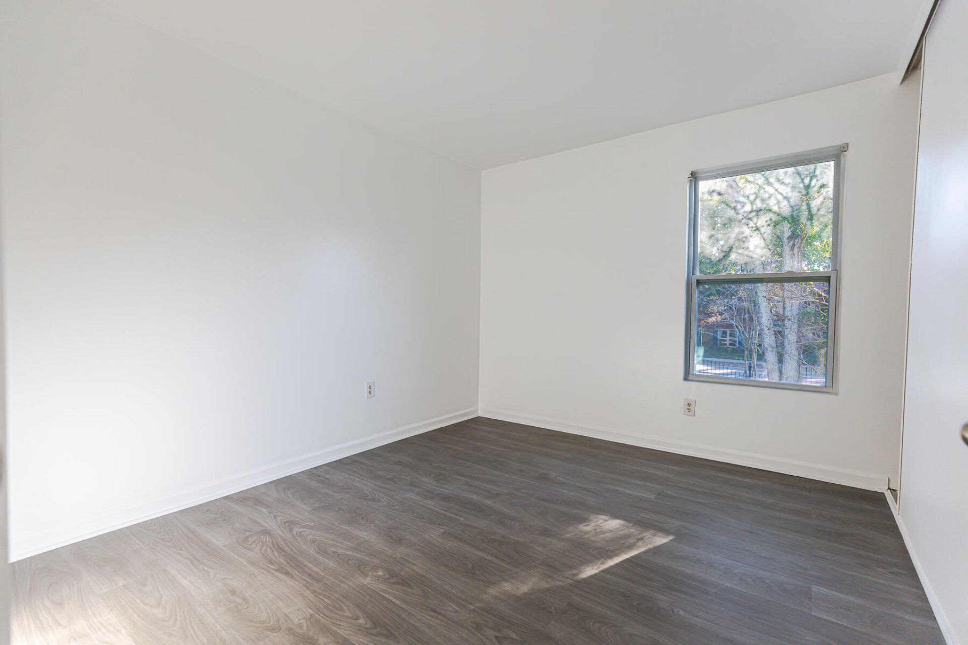 1402 Camp Road Photo 26