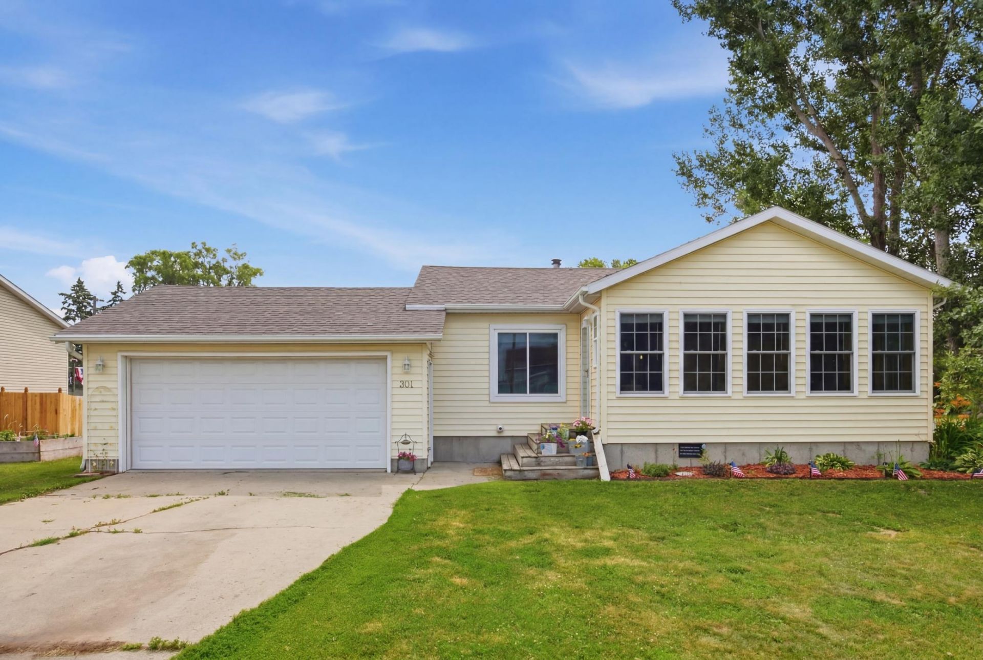 301 3rd Avenue N, Casselton, ND 58012 Main Photo