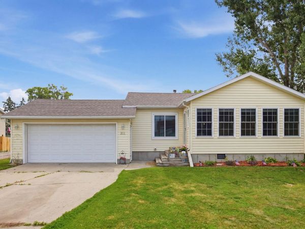 301 3rd Avenue N, Casselton, ND 58012