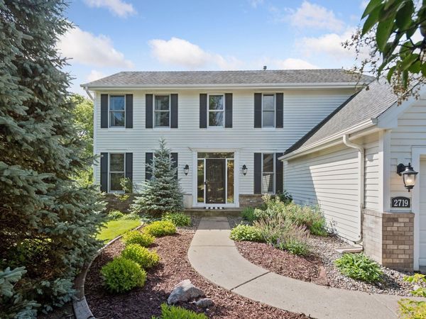 2719 Longacres Drive, Chanhassen, MN 55317