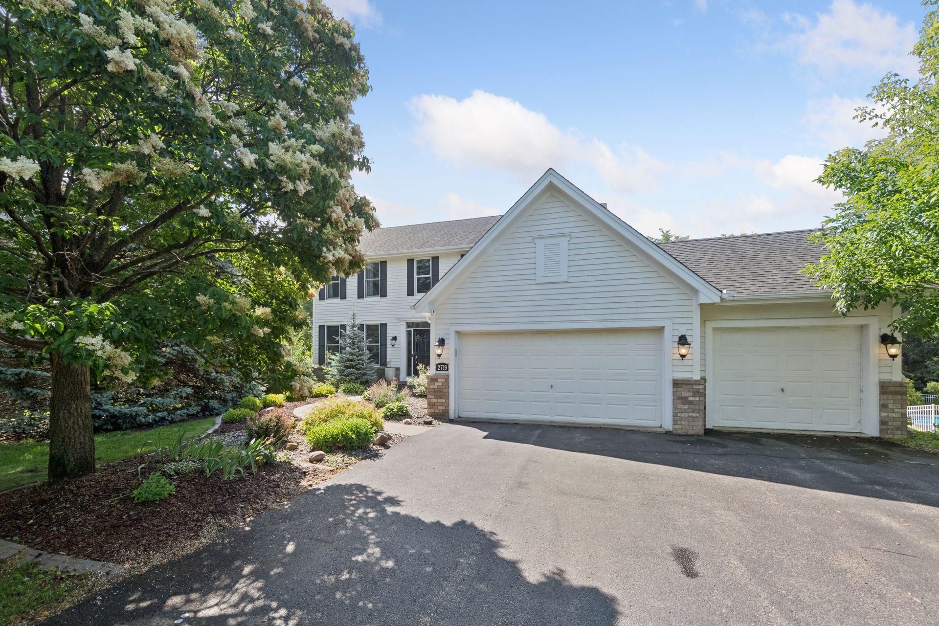 2719 Longacres Drive, Chanhassen, MN 55317