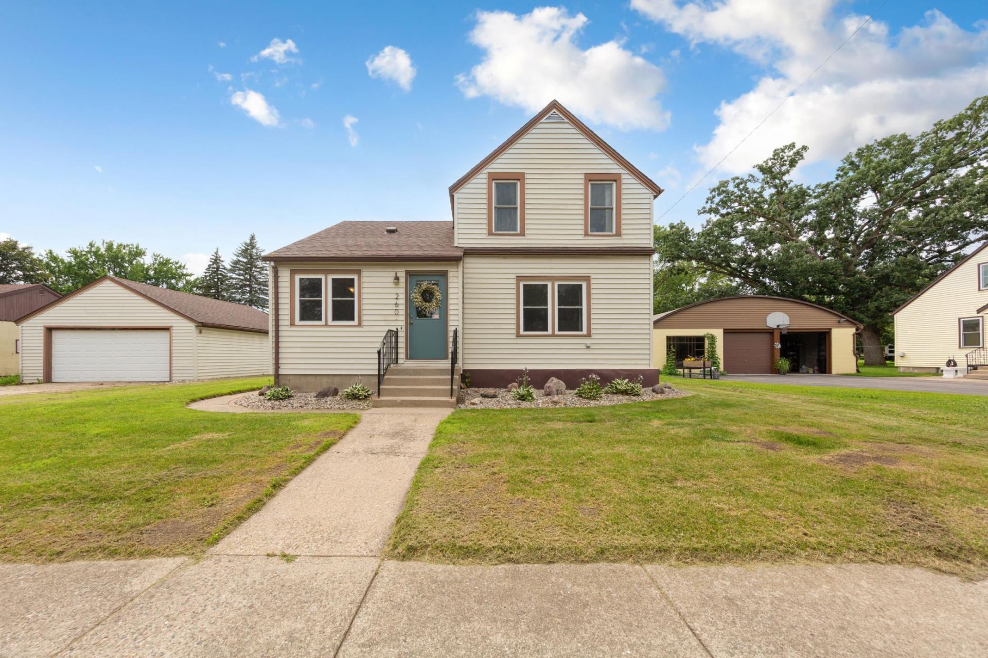 260 N Cordova Avenue , Le Center, MN 56057