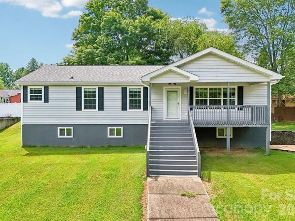119 E Meadow Lane, Horse Shoe, NC 28742