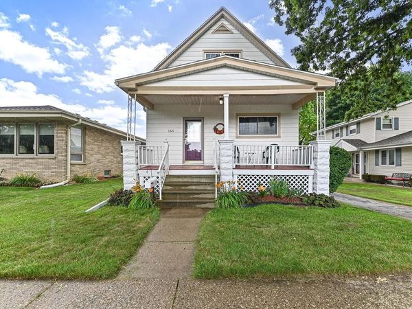 1521 Marquette AVENUE, South Milwaukee, WI 53172