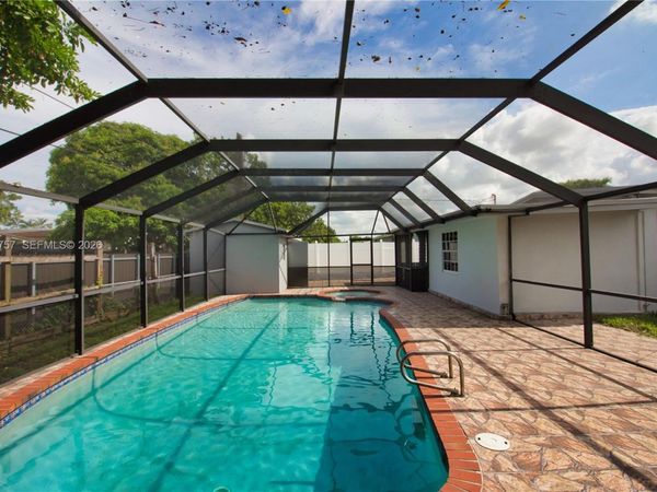 19522 NW 37th Ct , Miami Gardens, FL 33055