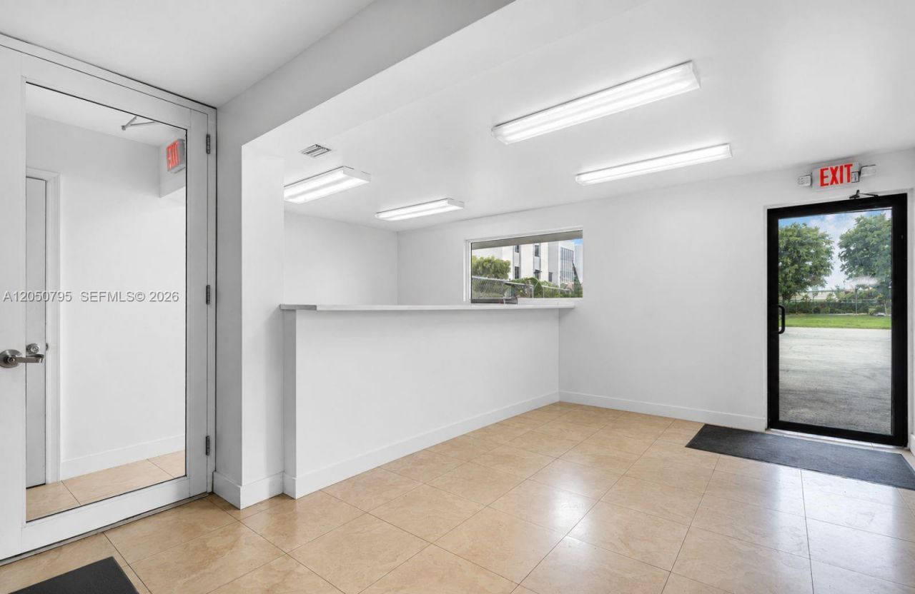 7440 NW 66th St , Miami, FL 33166 Photo