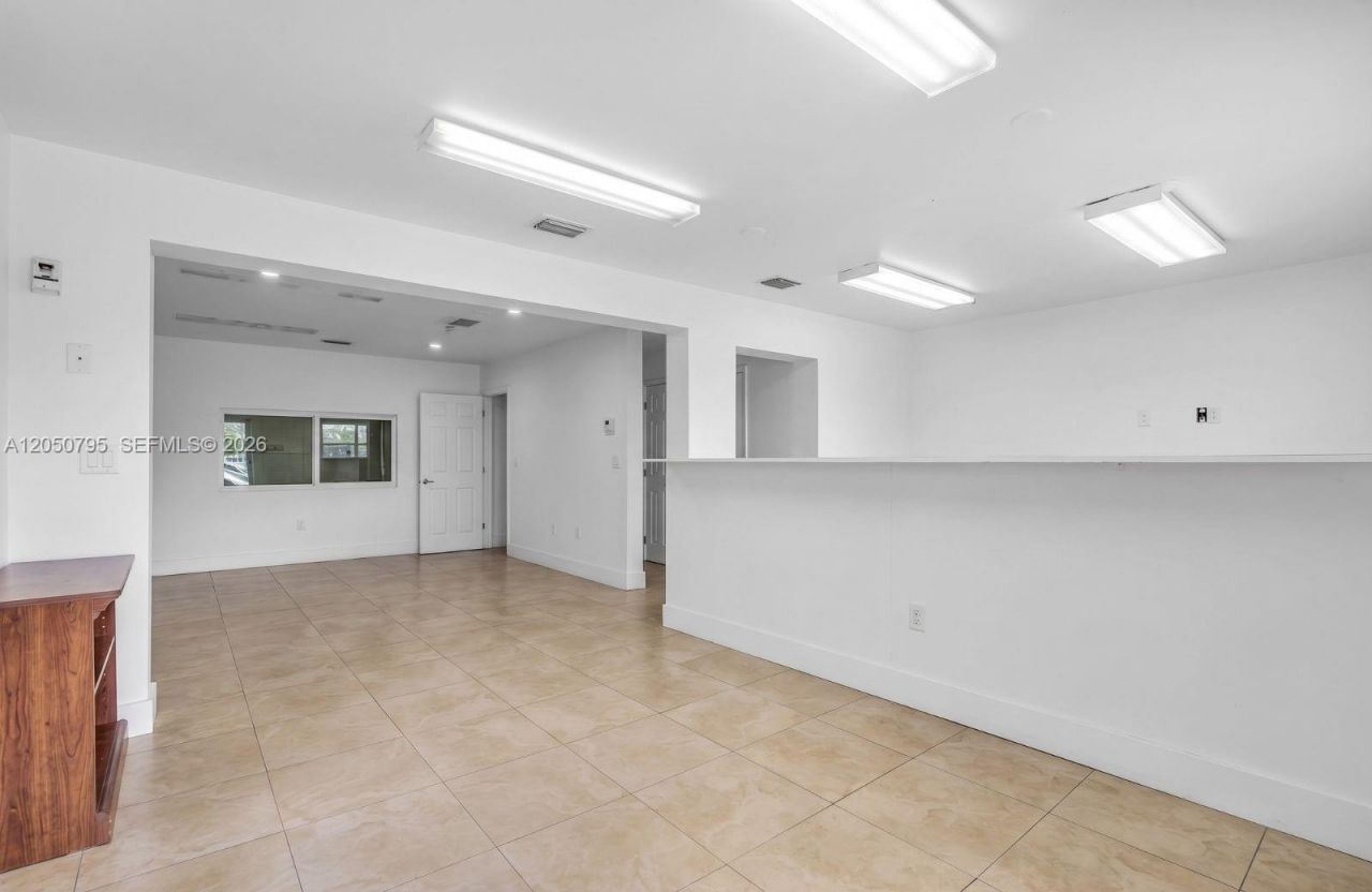 7440 NW 66th St , Miami, FL 33166 Photo