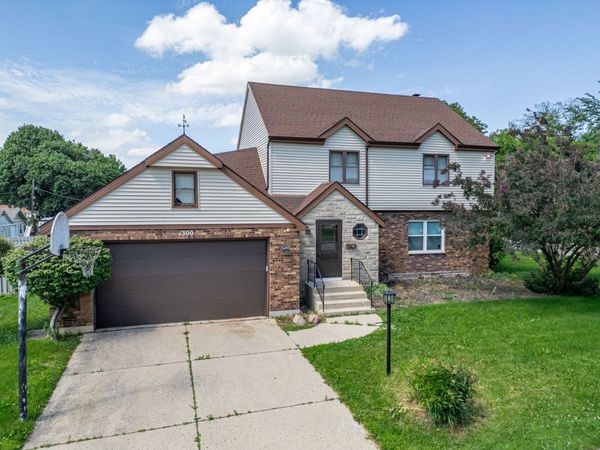1300 Wolff Avenue , Elgin, IL 60123