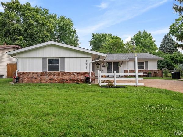 573 Coach Light Lane, Hazelwood, MO 63042