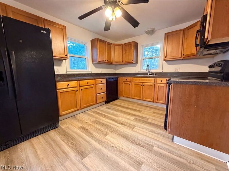 845 E 232nd Street, Euclid, OH 44123 Photo 2