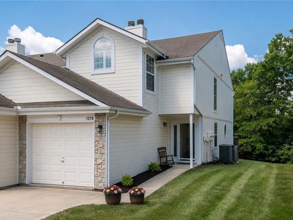 1219 NW Hidden Ridge Circle, Blue Springs, MO 64015