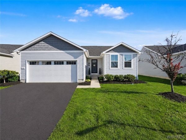 33 Allie Lane , Hamburg, NY 14075
