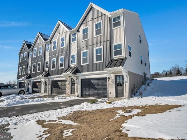 10-16 MORGAN CIRCLE , CARLISLE, PA 17015