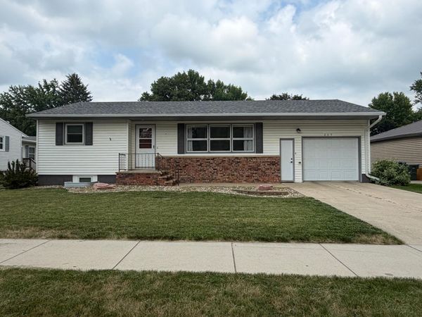 209 E Barck Avenue, Luverne, MN 56156