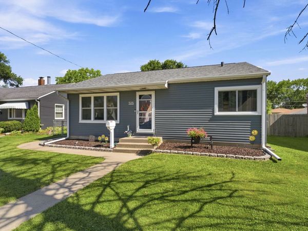 525 28th Avenue , Moline, IL 61265