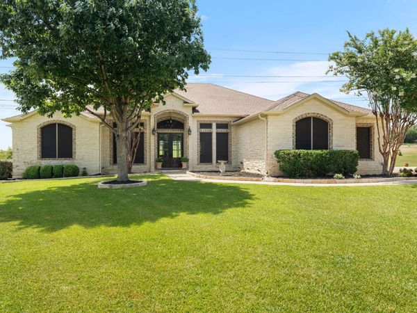 1352 Walker CIR, Salado, TX 76571