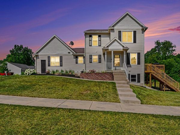 132 Foxtail Drive, Ionia, MI 48846