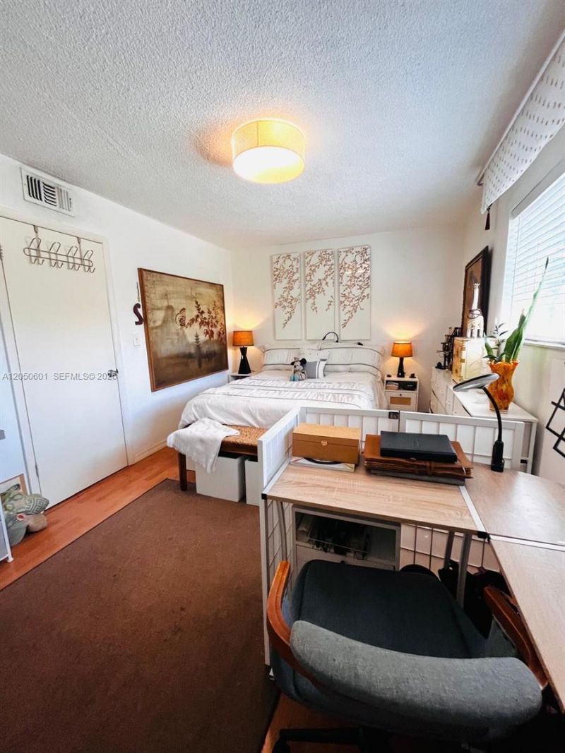 520 NE 38th St, Unit 15, Miami, FL 33137 Photo