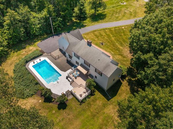 7 Bartlett Road, Stratham, NH 03885