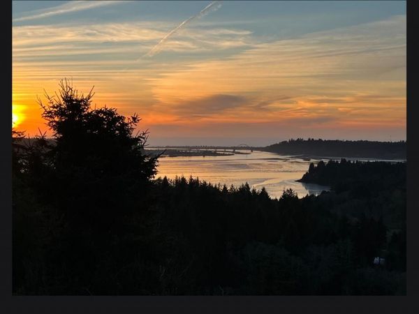 960 N Bayview Loop, Waldport, OR 97394