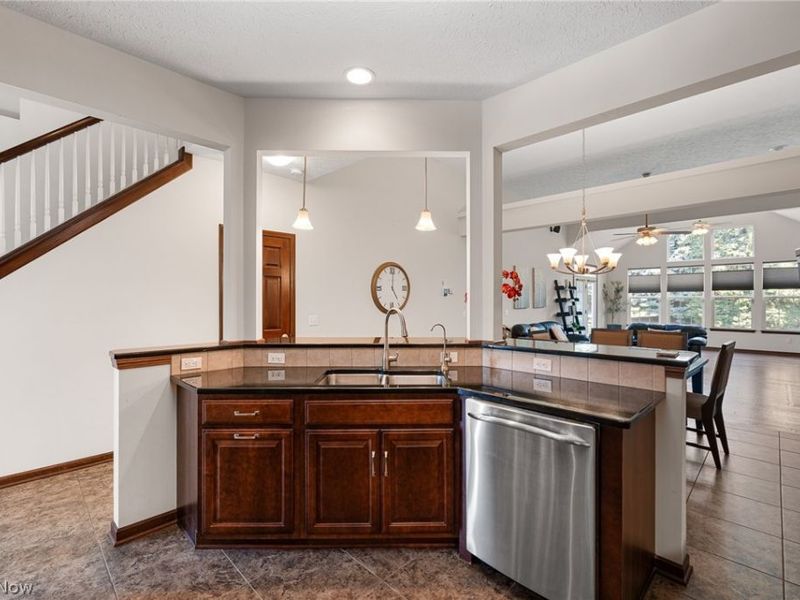 556 Hyannis Port Circle, Avon Lake, OH 44012 Photo 7