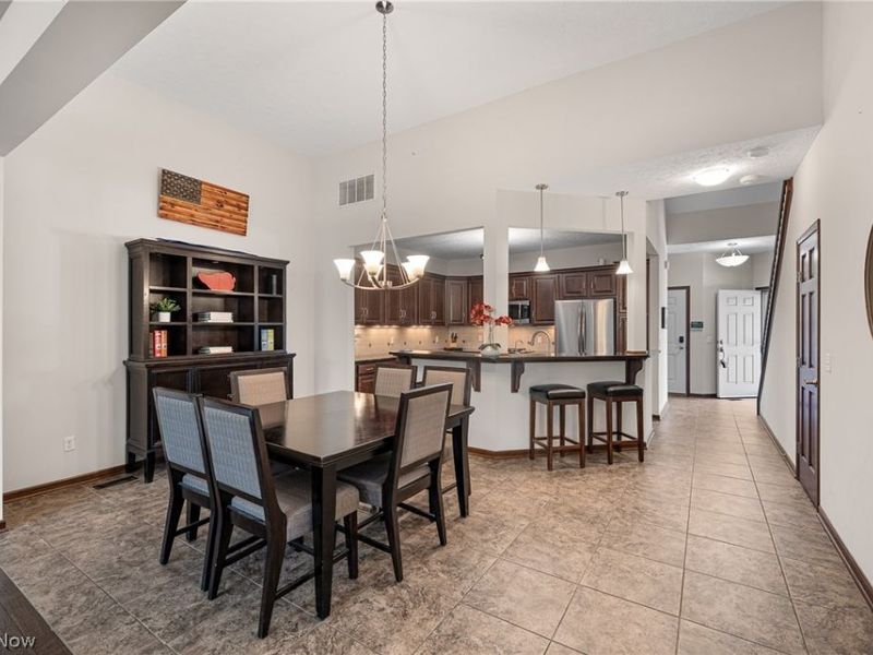 556 Hyannis Port Circle, Avon Lake, OH 44012 Photo 8