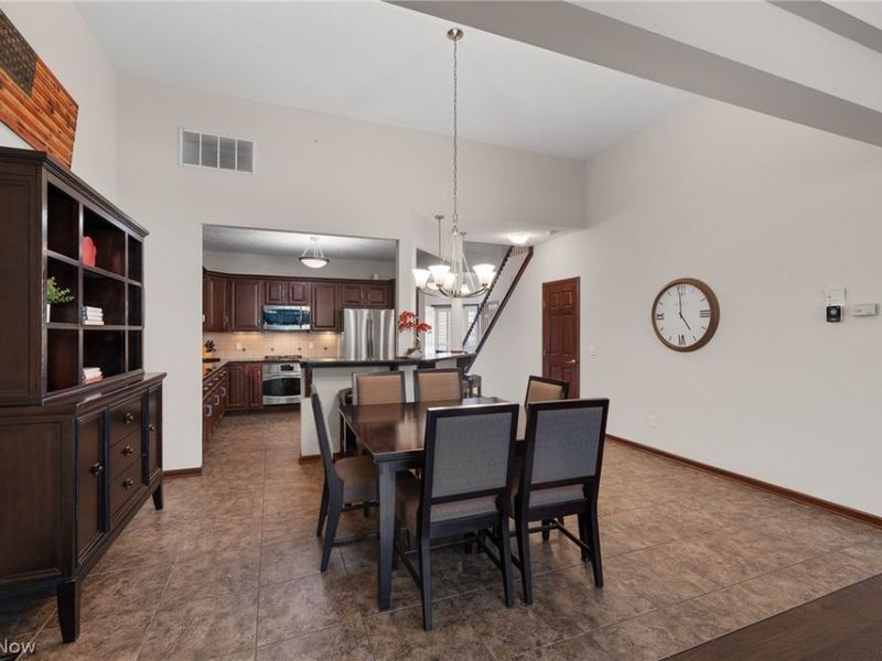 556 Hyannis Port Circle, Avon Lake, OH 44012 Photo 9