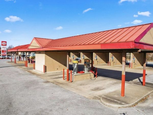 2400 SW 14th Street , Bentonville, AR 72712