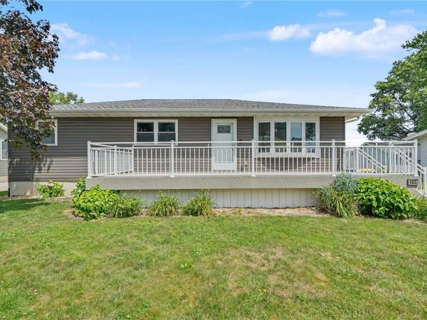 214 E Washington St , Norway, IA 52318