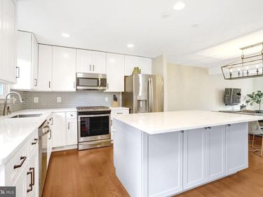 10 W GLEBE ROAD , ALEXANDRIA, VA 22305