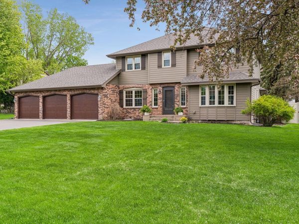 900 Nina Court, Mendota Heights, MN 55118