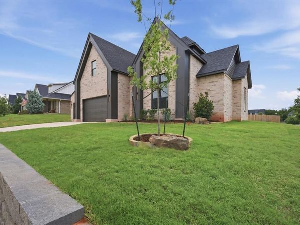 2524 Bretton Lane, Edmond, OK 73012