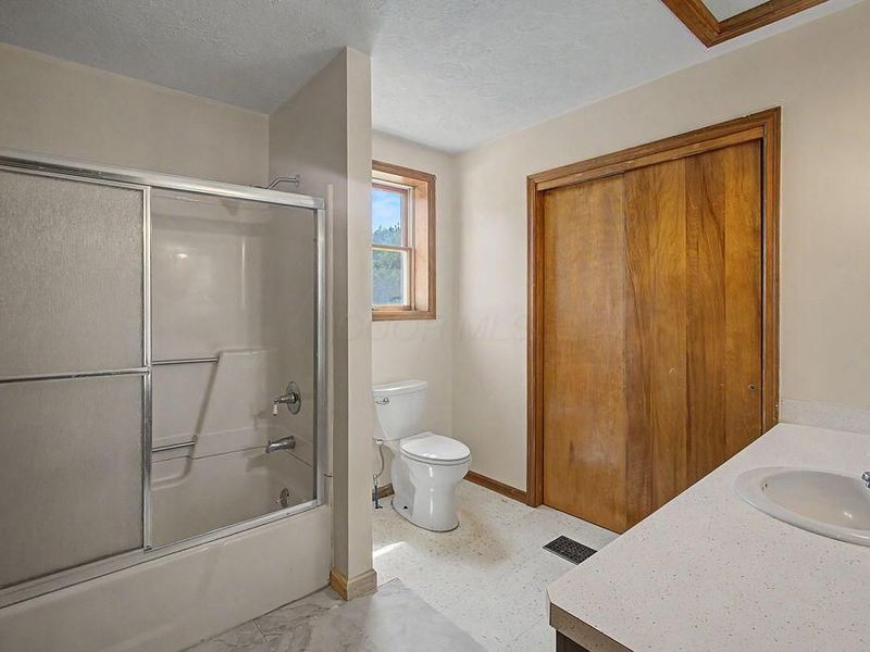 546 N Jefferson Street , Utica, OH 43080 Photo 20
