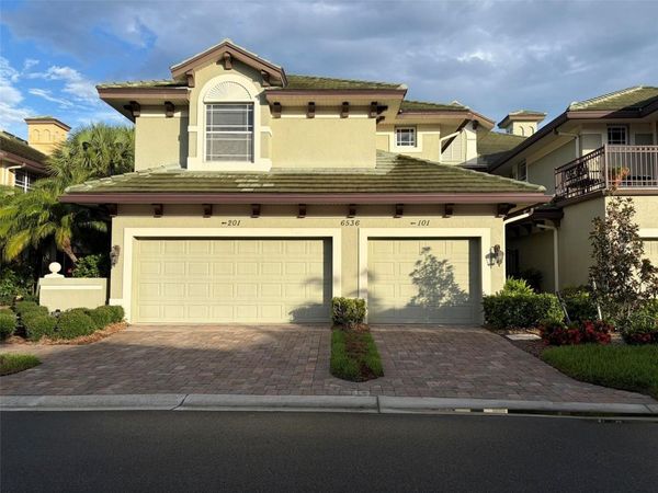 6536 MOORINGS POINT CIRCLE , Unit 101, LAKEWOOD RANCH, FL 34202