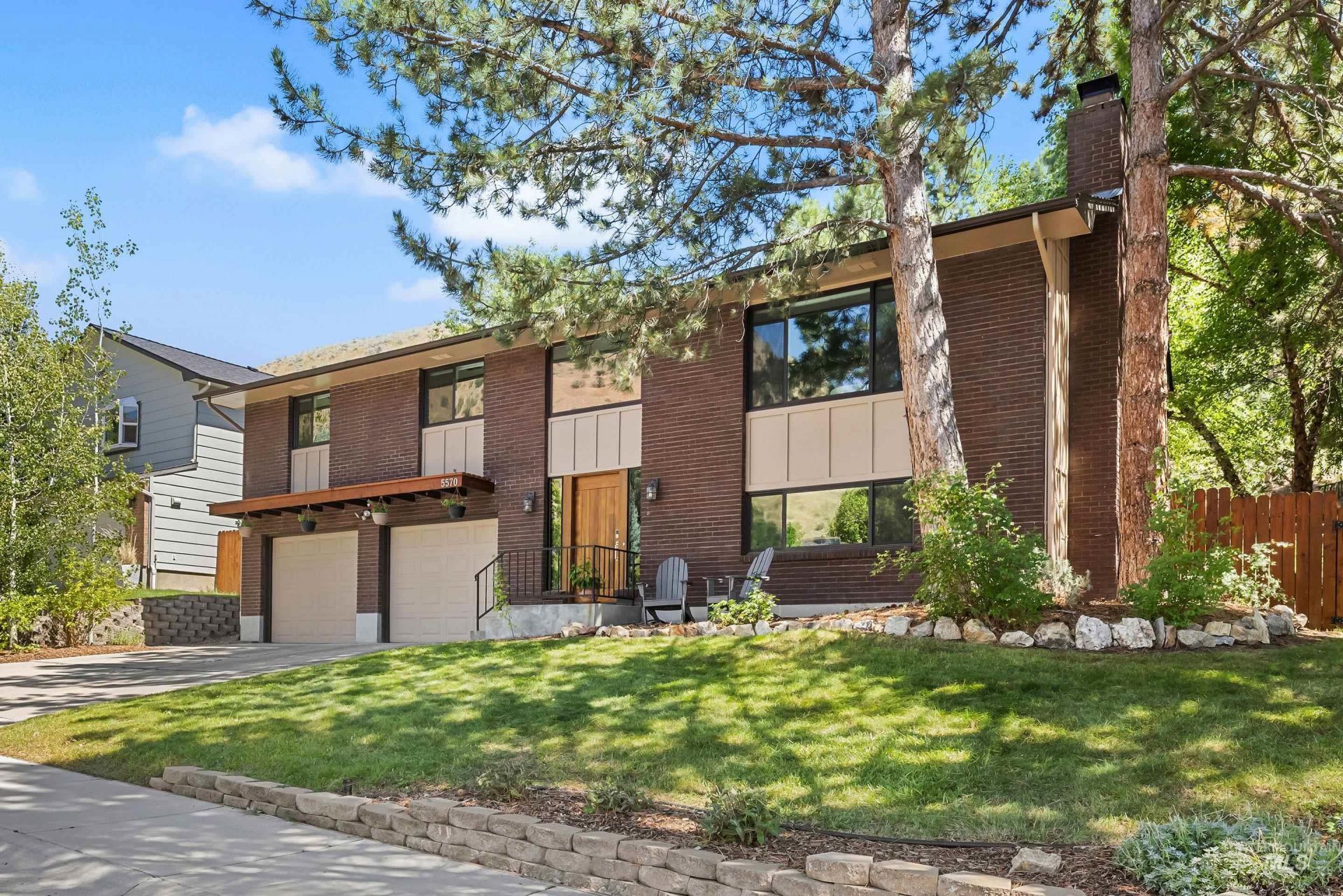 5570 N Collister Dr, Boise, ID 83703 Main Photo