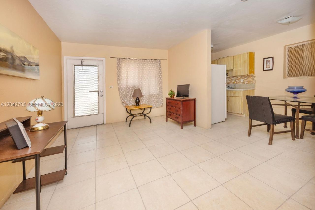 1915 NW 28th St, Miami, FL 33142 Photo