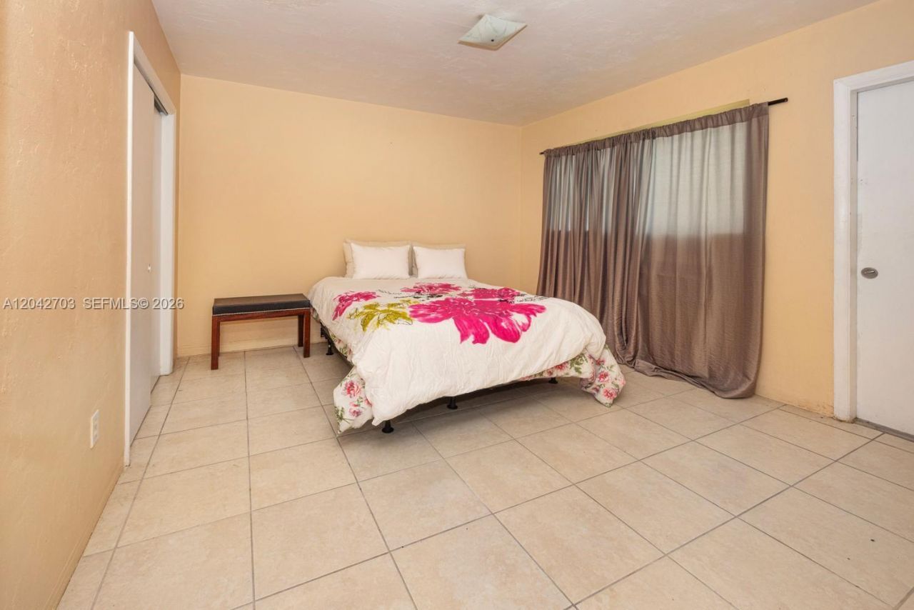 1915 NW 28th St, Miami, FL 33142 Photo