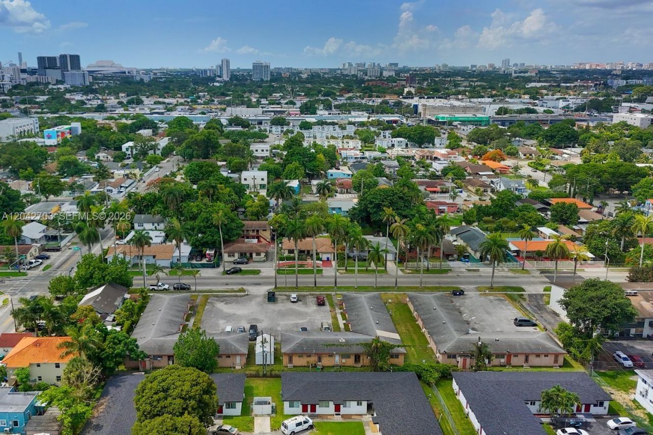 1915 NW 28th St, Miami, FL 33142 Photo