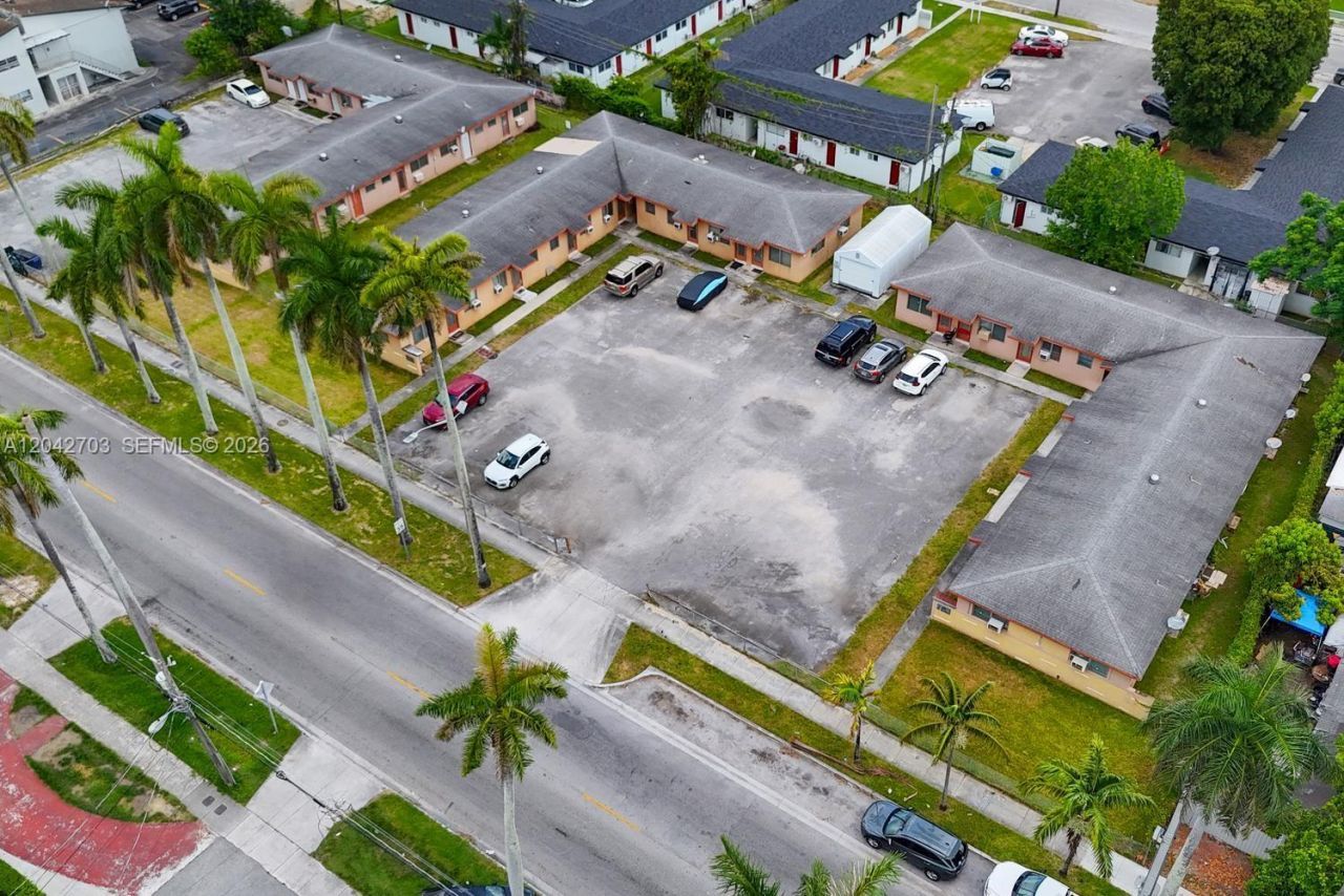 1915 NW 28th St, Miami, FL 33142 Photo